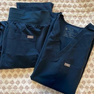 FIGS Technical Collection Scrub Set (XS Top, Medium Bottoms)